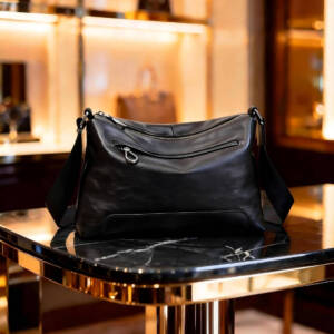 Minimal Soft Leather Crossbody Bag Large Capacity Daily Shoulder Tote Bag - Image 3